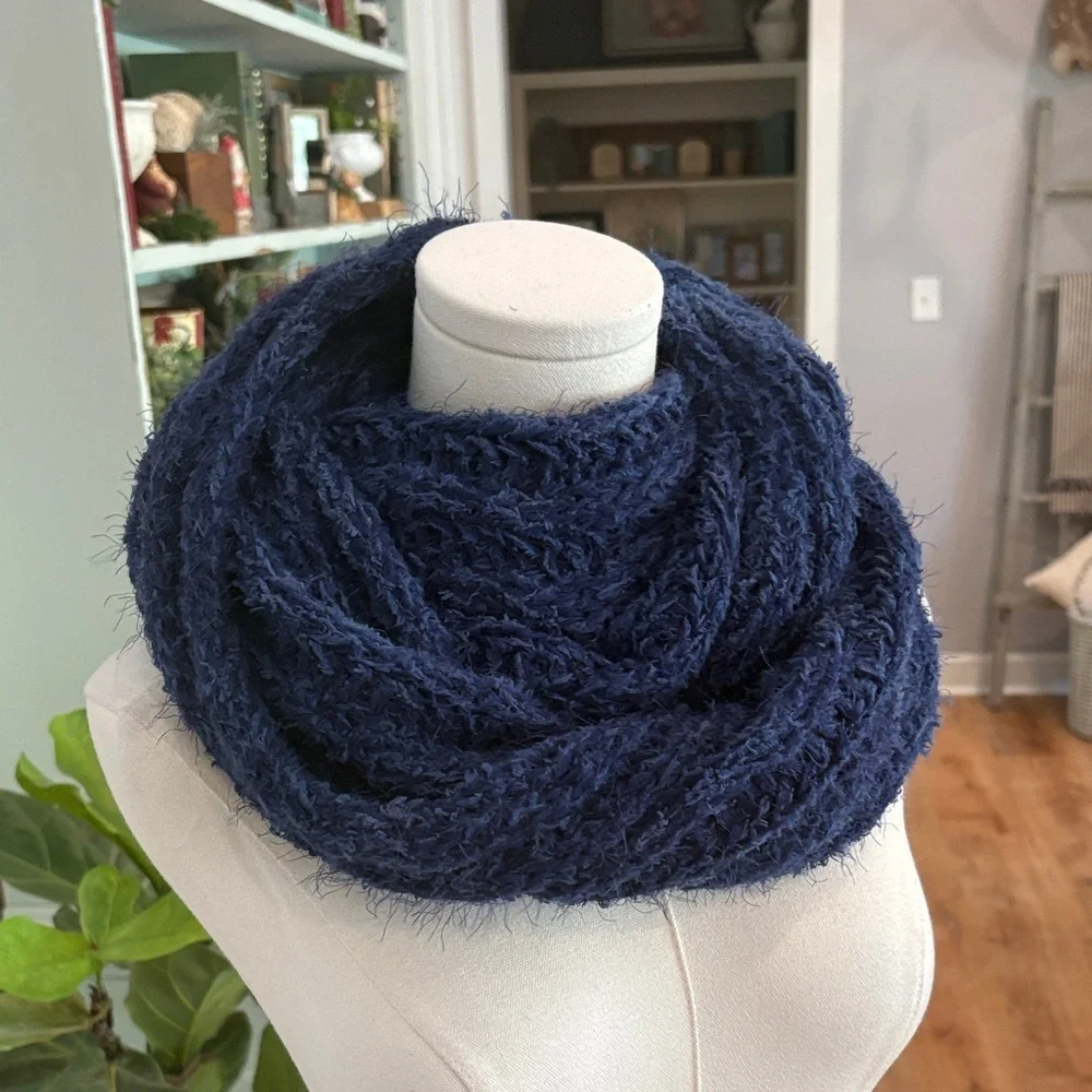 NEW I.N.C. Women's ONE SIZE Infinity Fluffy Dark Blue Cozy Winter Neck Scarf